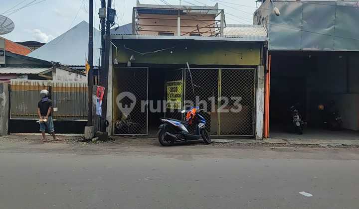 For Rent: 2.5-Story Shop House in Raya Putro Agung, Tambaksari, Surabaya 1