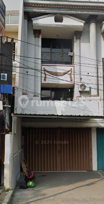 Disewakan Ruko Sudah Renovasi 3,5 Lantai di Ngagel Jaya Selatan 1