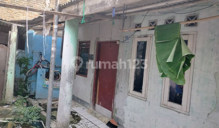 Land on Jl. Benteng Betawi near Batu Ceper Station and Poris Plawad Terminal.