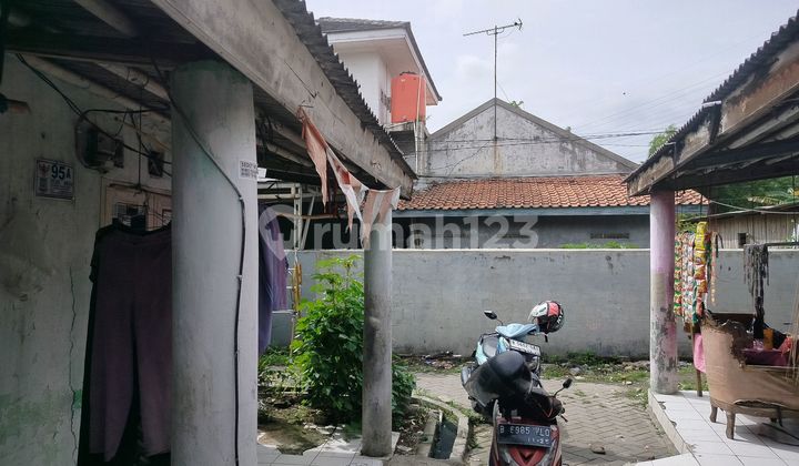 Land on Jl. Benteng Betawi near Batu Ceper Station and Poris Plawad Terminal.