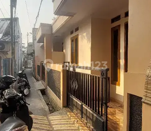 Rumah Di Jl. Dewi Sartika Dekat Rumah Sakit Budhi Asih 2