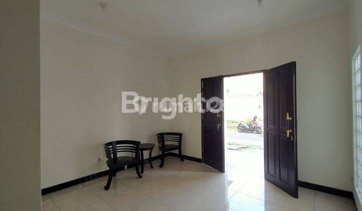 RUMAH 2 LANTAI SEMI FURNISHED DI GALAXY ROYAL PALACE DHARMAHUSADA SURABAYA 2