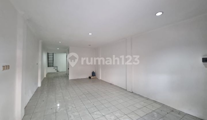 3-Story Nice and Neat Shophouse 3-Story Nice and Neat Shophouse