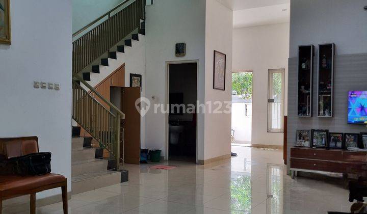 Rumah 2 Lantai Bagus Siap Pakai 2