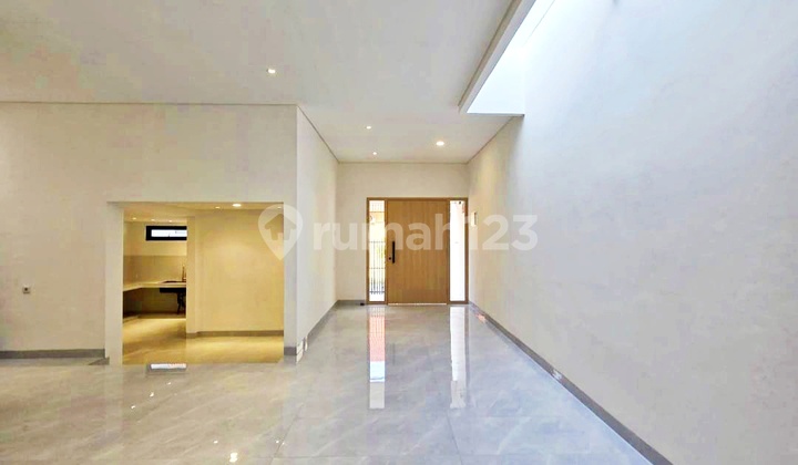 New 4-Bedroom House Good 160 M2 Kelapa Gading