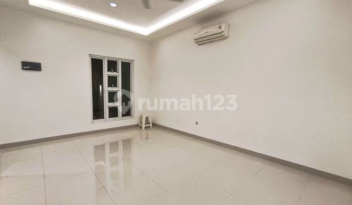Rumah Baru Renovasi 3 Lantai 180 M2 Dekat Sport Club Kelapa Gading