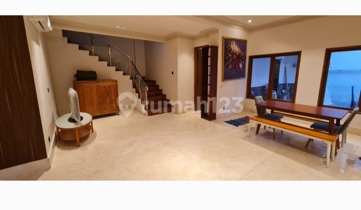 Dijual / Disewa Rumah Bagus Fresh Renovasi di Jalan Rembang Menteng Dijual / Disewa Rumah Bagus Fresh Renovasi di Jalan Rembang Menteng