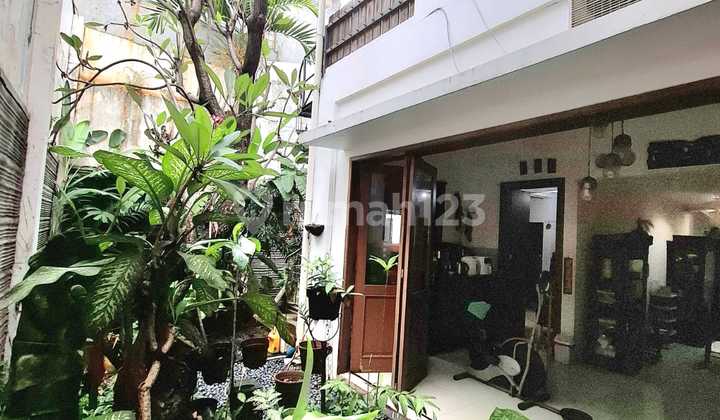 Dijualrumah Asri 2 Lt Bernuansa Indonesia di Janur Hijau 2