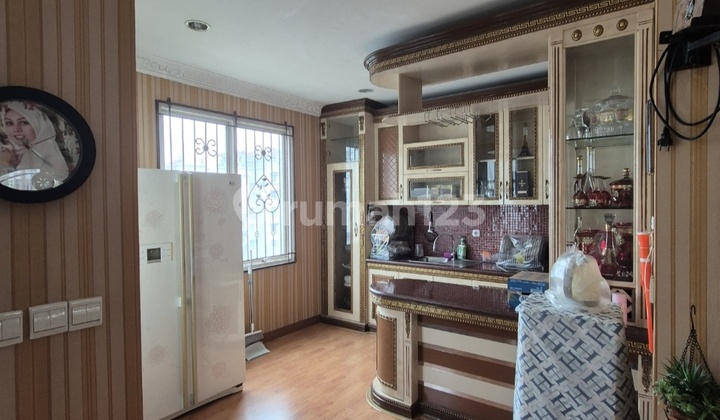 Dijual Rumah 3 Lantai di The Villas Moi Kelapa Gading