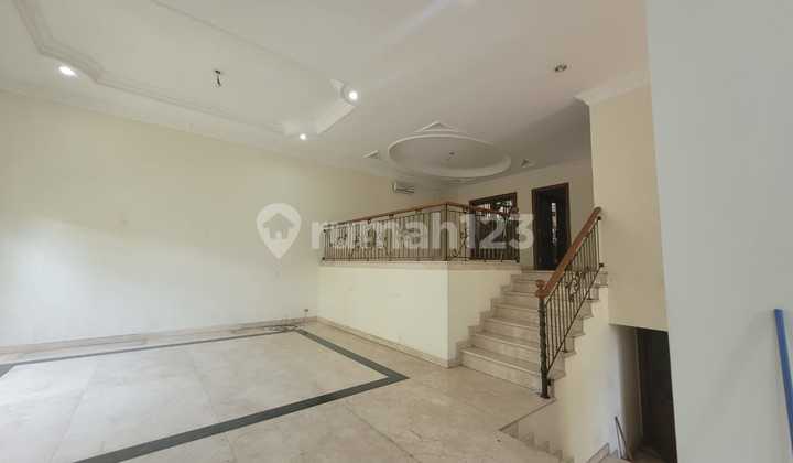 Dijual Cepat Rumah Huk Bagus 3 Lantai di Gading Kirana