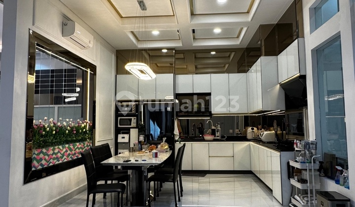 Dijual Cepat Rumah Mewah Modern di Artha Gading Villa. 1