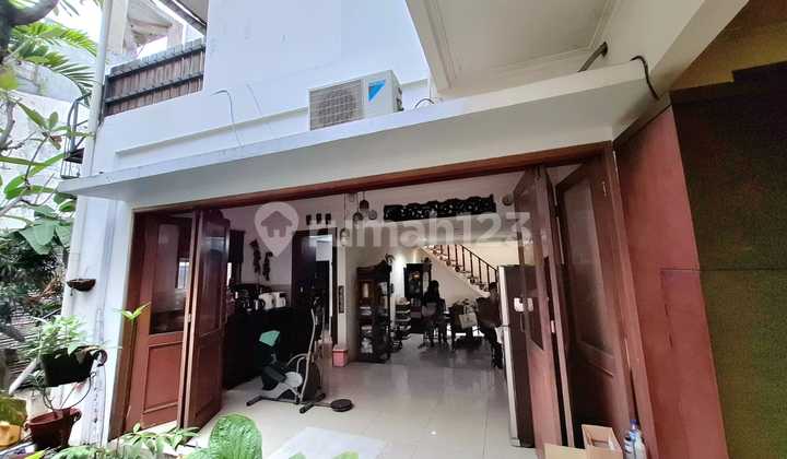 Dijualrumah Asri 2 Lt Bernuansa Indonesia di Janur Hijau