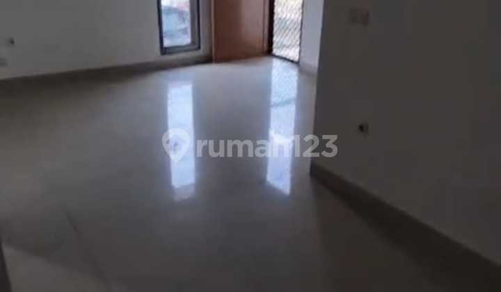 Rumah Huk Green Ville Jakarta Barat LT 174M² Siap Huni Strategis