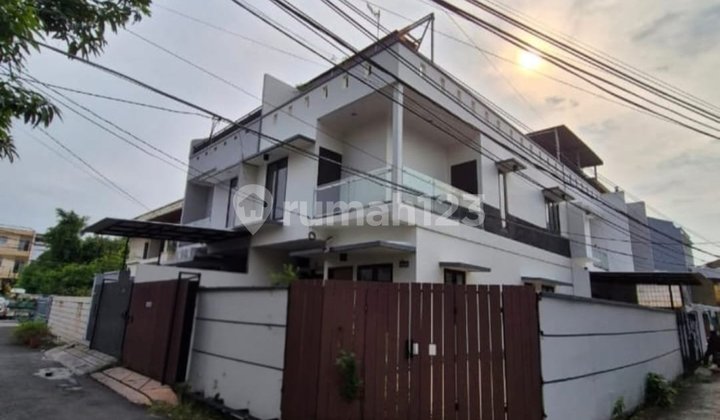 Rumah Huk Green Ville Jakarta Barat LT 174M² Siap Huni Strategis