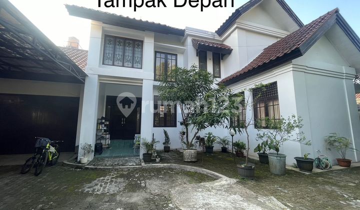 Luxurious House in Tajur, Strategic Location, Spacious Carport and Spacious Room 2