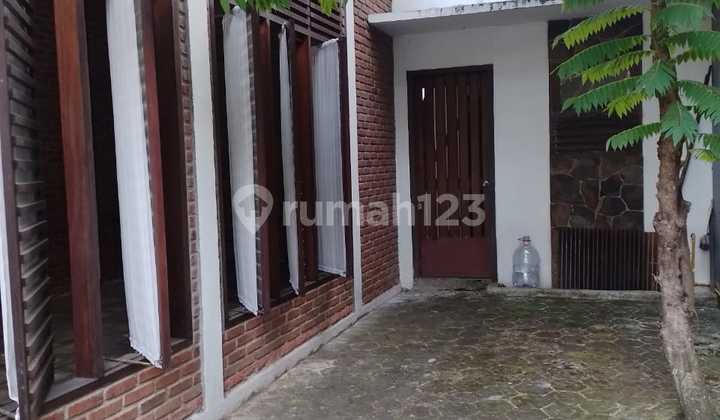For Rent: Comfortable House in Indraprasta, North Bogor – Full Exposed Brick For Rent: Comfortable House in Indraprasta, North Bogor – Full Exposed Brick