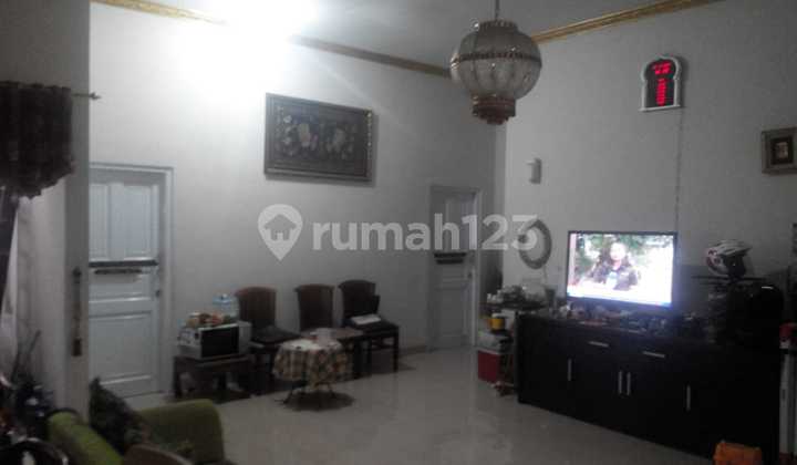 ruang keluarga rumah siap huni di perumahan