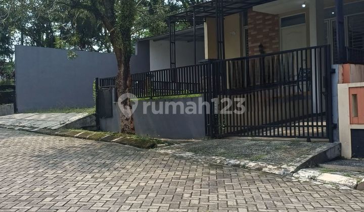 Dijual Rumah Siap Huni, Lahan Parkir Luas Di Bukit Cimanggu City 2