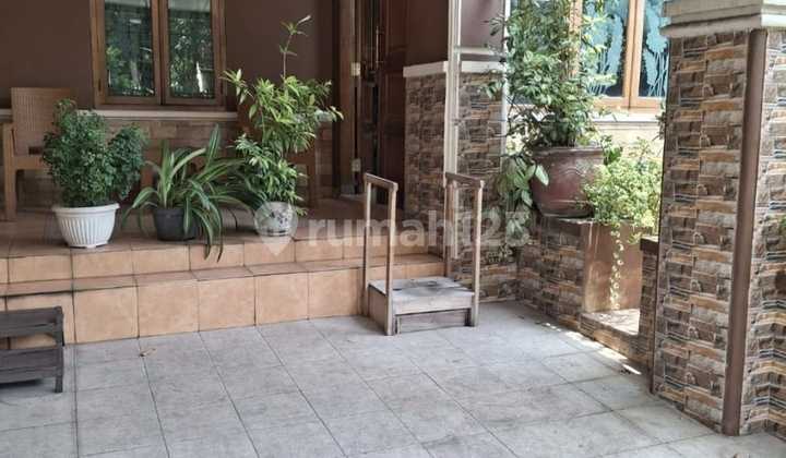 Dijual Rumah 2 Lantai, Strategis Dekat Gerbang Tol Sholeh Iskandar 2