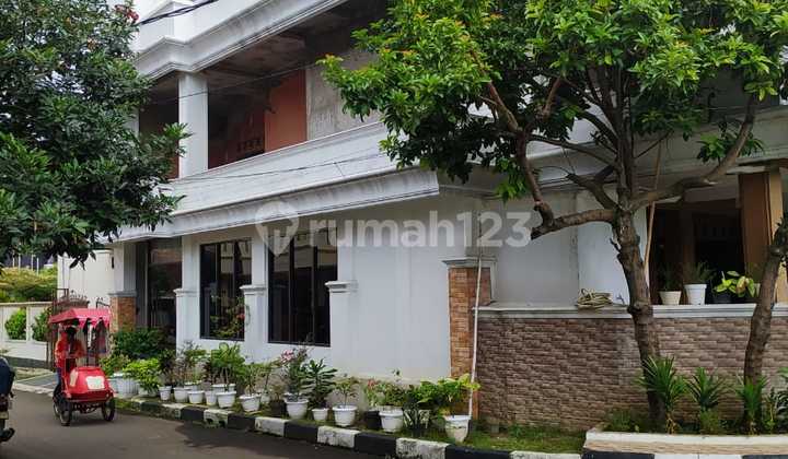 Dijual Rumah 3 Lantai, Posisi Hook Di Taman Yasmin 2