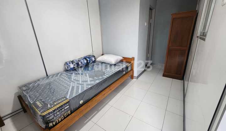 New cheap boarding house for sale still active in Mayaran, West Semarang. 2