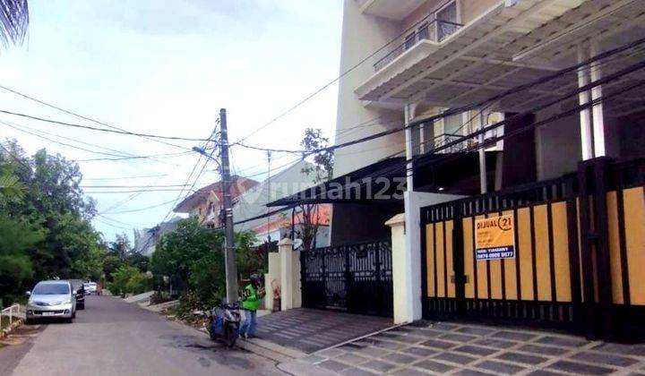 Rumah 3 Lantai Shm Strategis 2