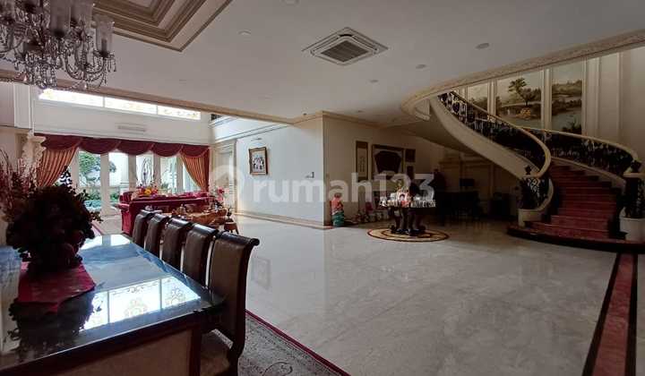 Rumah Elegan Semi Furnished di Kebon Jeruk, Jakarta Barat 2