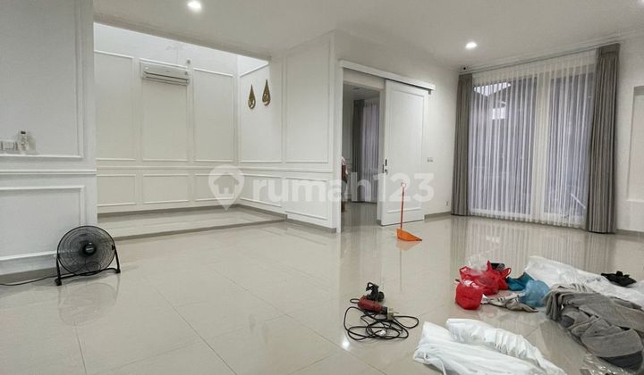 Ready-to-live house in a good location, not prone to flooding, close to Pasar 8. Ready-to-live house in a good location, not prone to flooding, close to Pasar 8.