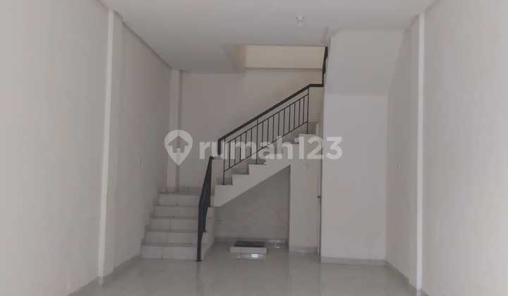 3-Unit Linked Shop Houses in Cengkareng Hot Market for Quick Sale 2