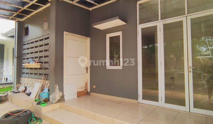 Rumah Sevilla 2 lantai hoek depan taman deket masjid 2