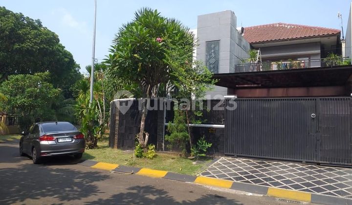 Rumah Puspitaloka  pool, lantai marmer, kusen dan tangga kayu jati, selatan, ppjb siap ajb