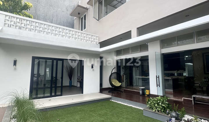 Rumah  Tiara bagus terawat bebas banjir