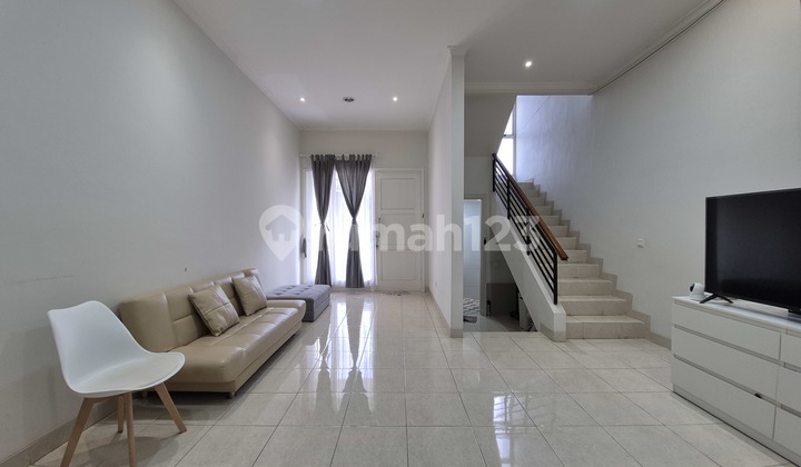 Rumah Canary jalan lebar depan Spring Gading Serpong, bebas banjir