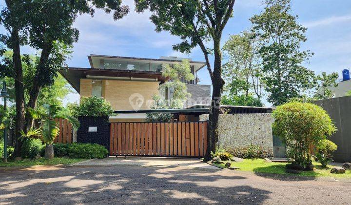 Rumah Modern Dilengkapi Lift, Dan Furnish Lantai Marmer di Sentul City, Bogor 2