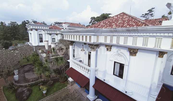 HOUSE WITH MOUNTAIN VIEW AND SWIMMING POOL IN SENTUL CITY, BOGOR 2