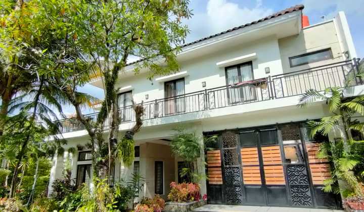 Rumah 2 Lantai SHM Furnish Balkon Belakang View Pegunungan Sentul City, Bogor Rumah 2 Lantai SHM Furnish Balkon Belakang View Pegunungan Sentul City, Bogor