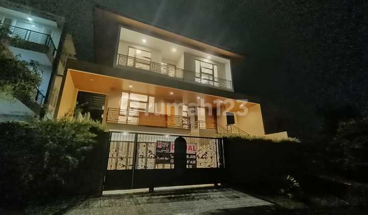 RUMAH 2 LANTAI DEPAN GREEN AREA VIEW PEGUNUNGAN DI SENTUL CITY RUMAH 2 LANTAI DEPAN GREEN AREA VIEW PEGUNUNGAN DI SENTUL CITY