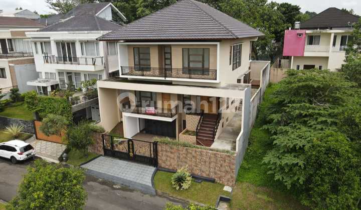 RUMAH DEPAN GREEN AREA VIEW GUNUNG INCLUDE PRIVATE POOL DI SENTUL CITY