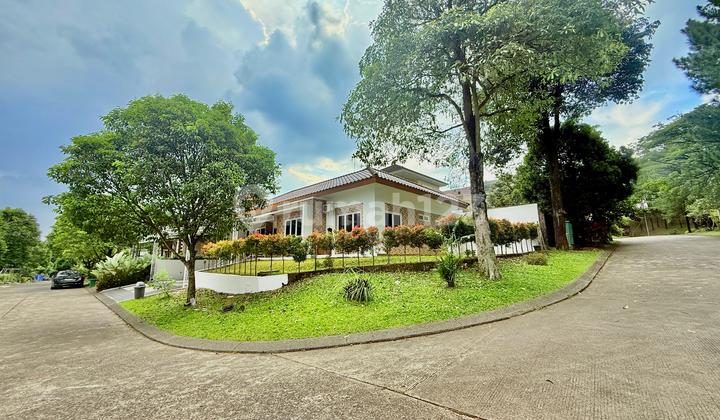 Minimalist House in a Cul-de-Sac Position at Sentul City, Bogor Minimalist House in a Cul-de-Sac Position at Sentul City, Bogor