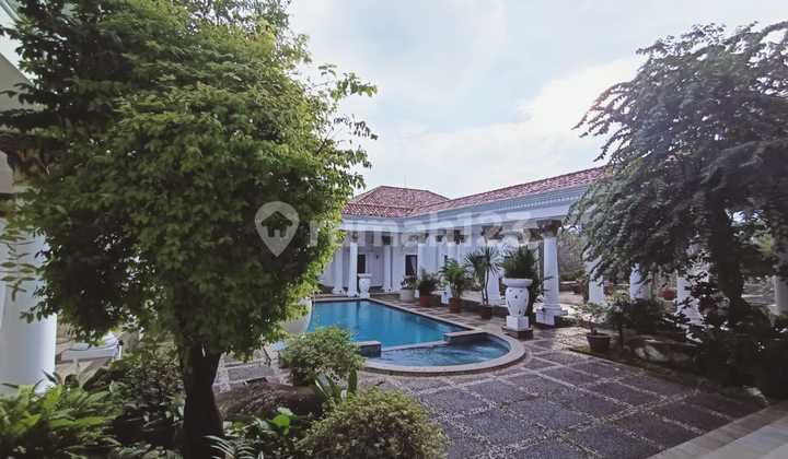 Rumah Classic Best View Gunung dan Kolam Renang di Sentul City Rumah Classic Best View Gunung dan Kolam Renang di Sentul City