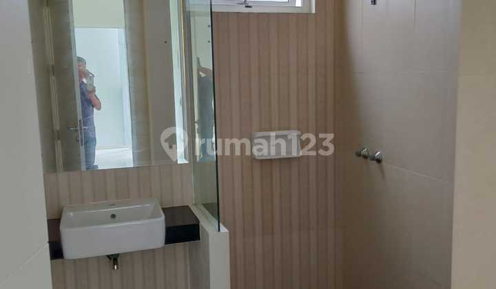 House in front of green area, safe and comfortable environment in Sentul. 2