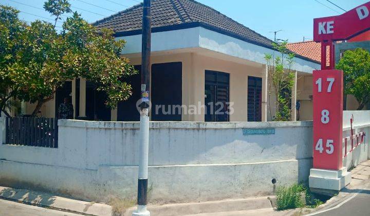 Rumah Lama Luas di Tengah Kota Semarang  1