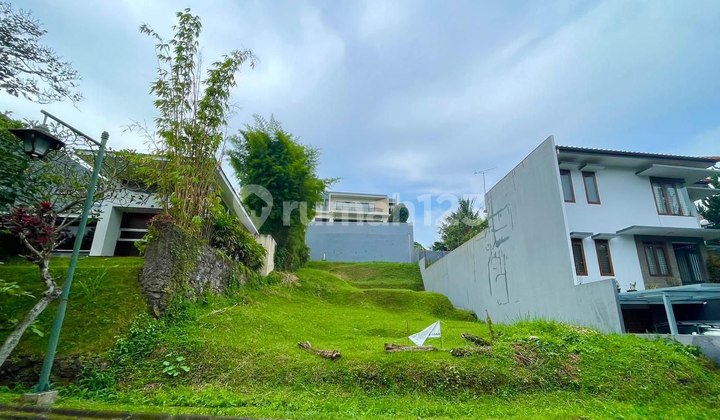 Tanah Kontur Upslope View di Resor Dago Pakar