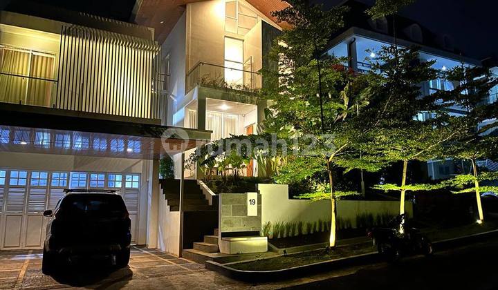 Rumah Villa Scandinavian Komplek di Resor Dago Pakar