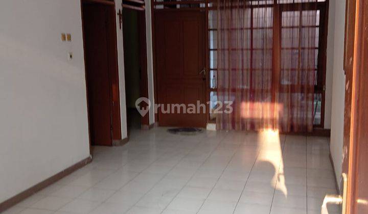 DISEWAKAN RUMAH SIAP PAKAI DI TAMAN HOLIS INDAH 1