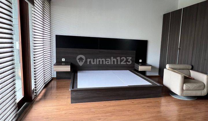 DISEWAKAN RUMAH SIAP HUNI DI SETRA SARI FURNISHED 2