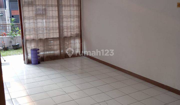 DISEWAKAN RUMAH SIAP PAKAI DI TAMAN HOLIS INDAH 2