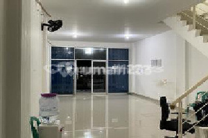 Strategic Shop House on Jl. Citra Raya Boulevard with Spacious Parking Lot Strategic Shop House on Jl. Citra Raya Boulevard with Spacious Parking Lot