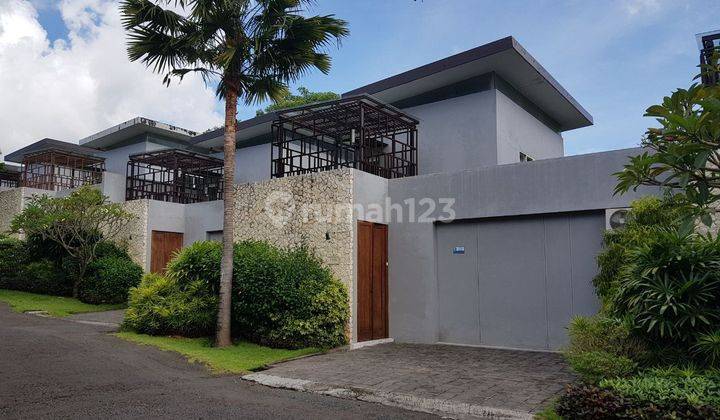 Selling a spacious and nice villa in Nusa Dua, Badung, Bali  1