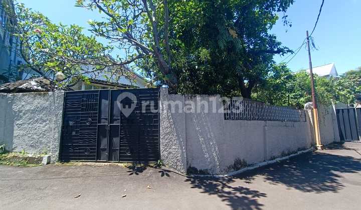 Rumah di Kemang 2 Lantai, SHM Butuh Renovasi 1